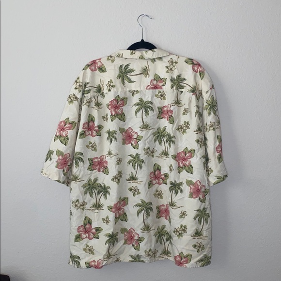 🎱Men’s “We live in the sun” partially Sick button up Hawaiian style shirt! - Picture 3 of 9